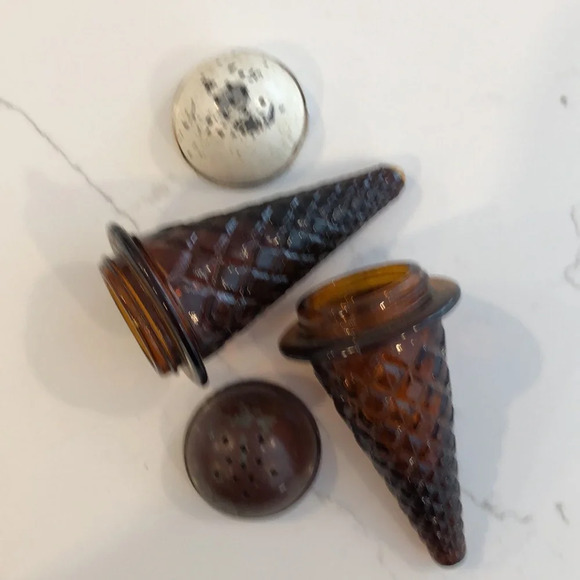 Ice cream  cone salt and pepper shakers vintage Amber glass with nesting station - Picture 7 of 12